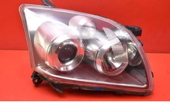 Toyota Avensis Verso Headlight/headlamp 