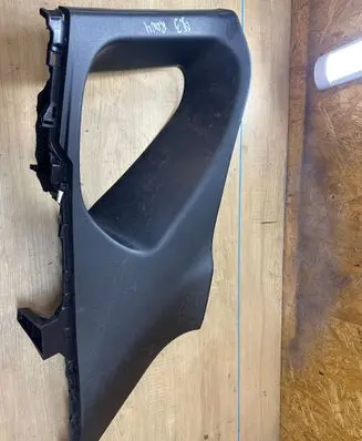 (D)pillar trim (top)