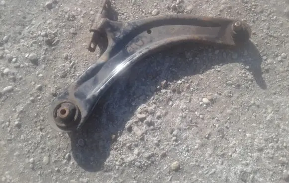 Nissan Qashqai+2 Front lower control arm/wishbone