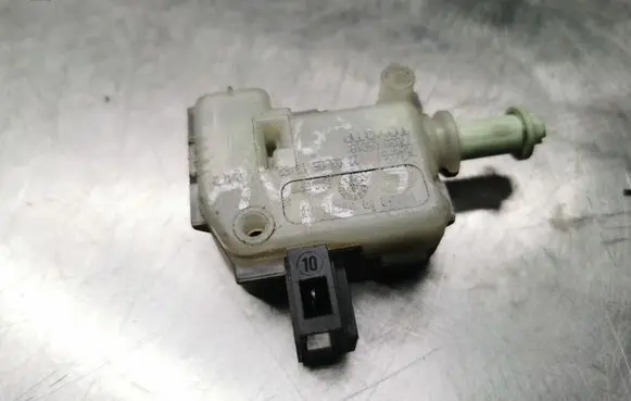 Fuel tank cap lock motor