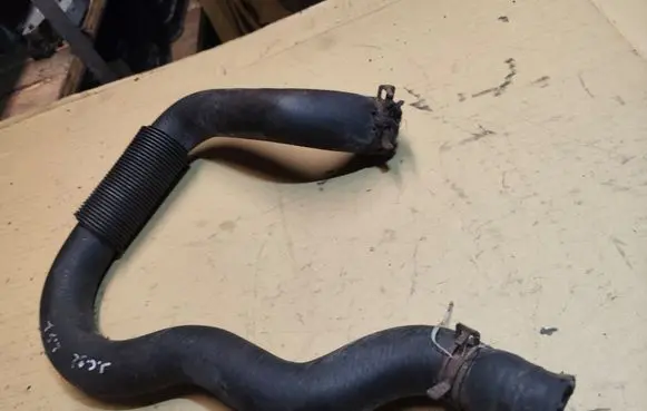 Jeep Cherokee XJ Engine coolant pipe/hose