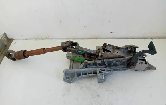 Ford Focus Steering wheel axle 4M513C529FC