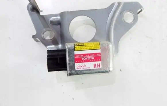 Toyota RAV 4 (XA20) Airbag deployment crash/impact sensor
