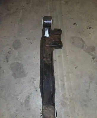 Nissan Terrano Front differential mounting bracket 