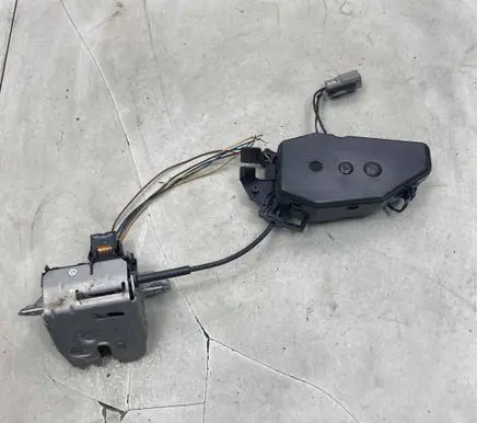 Volvo V70 Tailgate/trunk/boot lock/catch/latch 31333542