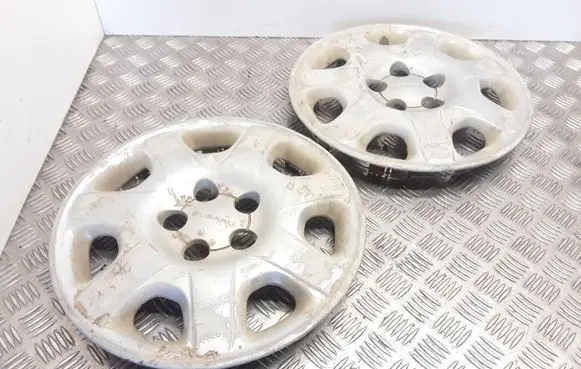 Subaru Impreza I R14 wheel hub/cap/trim 