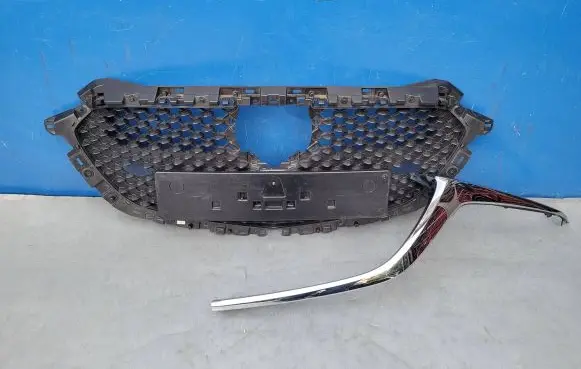 Mazda Demio Front bumper upper radiator grill D43N50719 DHM1507K1
