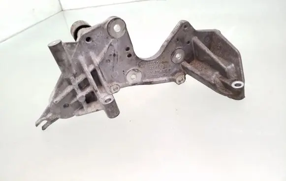 Volkswagen Touareg I Fuel pump bracket 059130147P