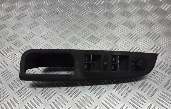Volkswagen Golf Plus Front door window switch trim E13010880