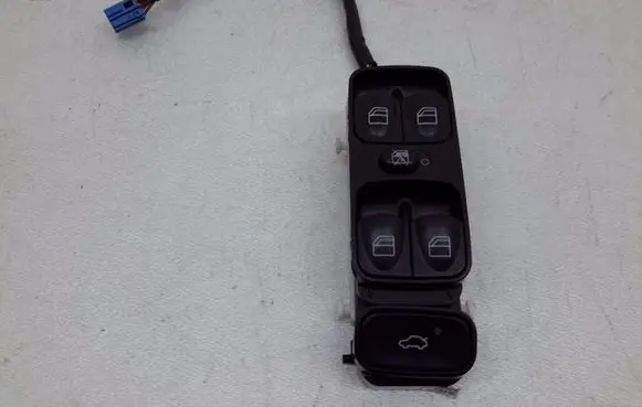 Mercedes-Benz C W203 Electric window control switch A2038210679