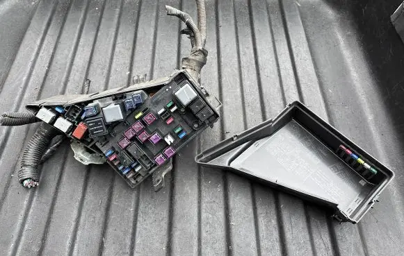 Subaru Impreza III Fuse box set 82241FG030 011008 MB100200B