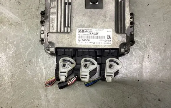 Ford Focus Engine control unit/module 9M5112A650BF 0281015608