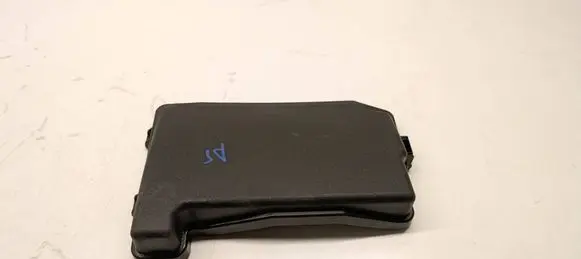 Toyota Prius (XW30) Fuse box cover 8266247090