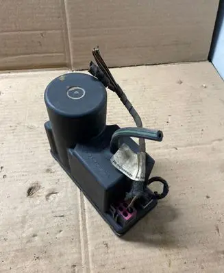Mercedes-Benz CLK AMG A208 C208 Central locking vacuum pump 0132006344 2028001048
