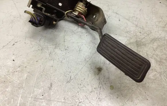 Toyota Corolla E120 E130 Accelerator throttle pedal A2818