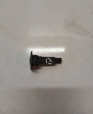Volvo V70 Hazard light switch 9123685