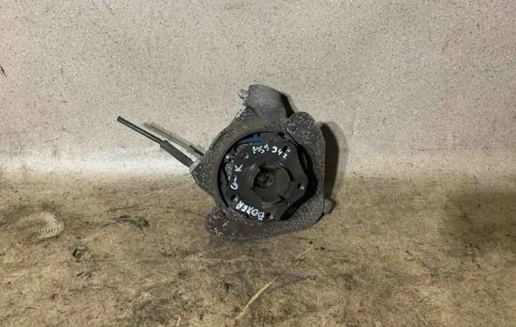 Rear wheel hub