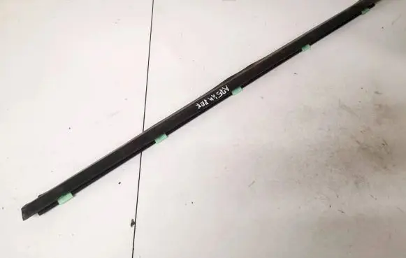 KIA Sorento Front door glass trim molding 