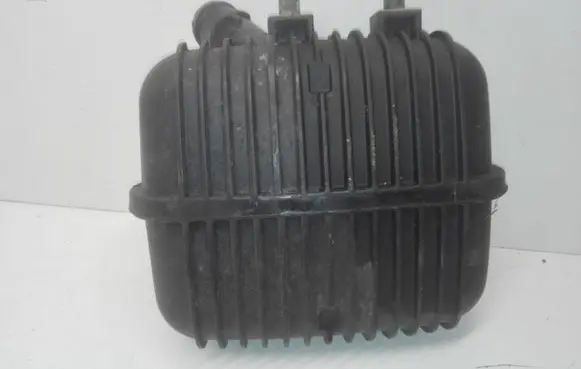 Vacuum air tank