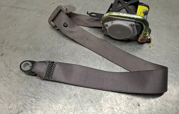 Mitsubishi Grandis Front seatbelt TKAF2N700 0433102