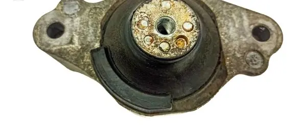 Toyota Prius (XW20) Engine mount bracket