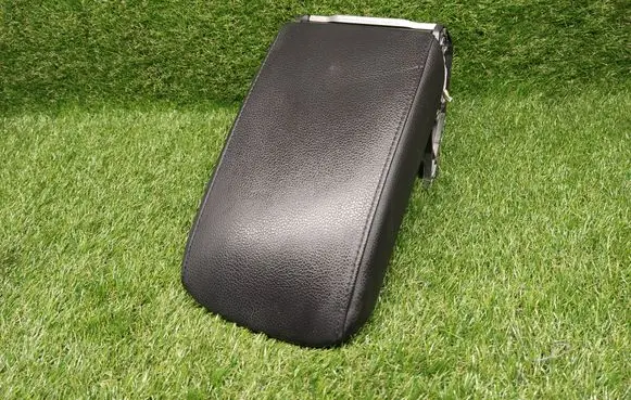 Volkswagen Jetta VI Armrest 5C6864207