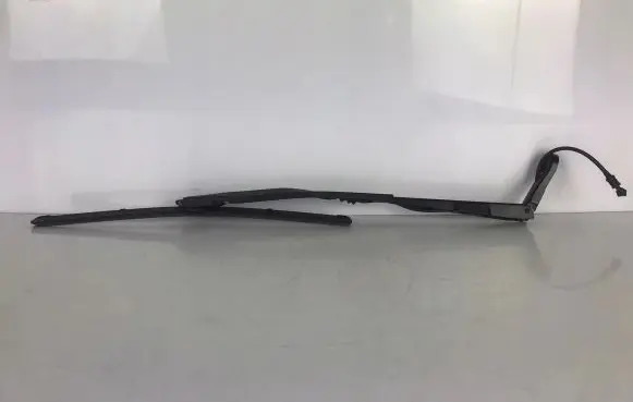 BMW 3 G20 G21 Front wiper blade arm W158267 9448920