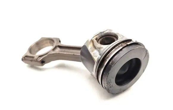 Nissan X-Trail T31 Piston with connecting rod M9R760
