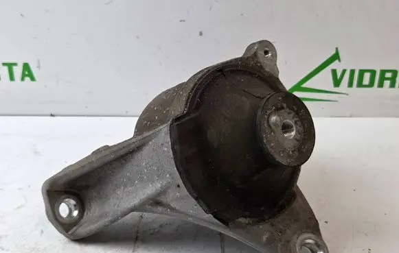 Honda CR-V Engine mount bracket 21T10