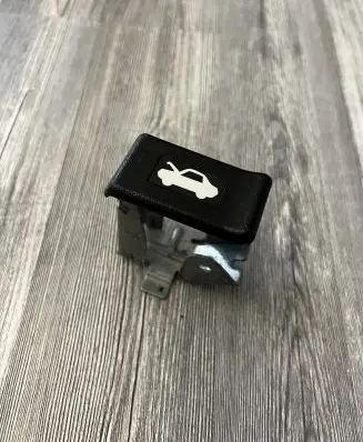 Honda CR-V Engine bonnet (hood) release handle