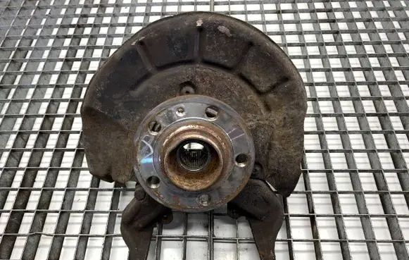 Volkswagen Polo V 6R Front wheel hub spindle knuckle