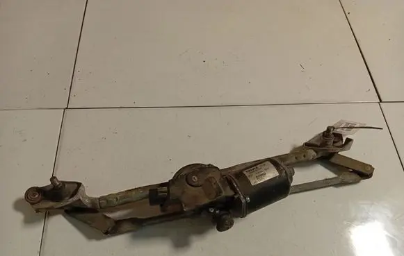 Toyota Corolla Verso AR10 Front wiper linkage and motor 