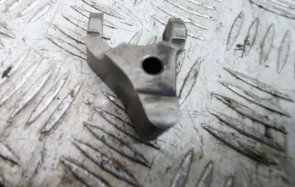 Mitsubishi L200 Fuel Injector clamp holder 