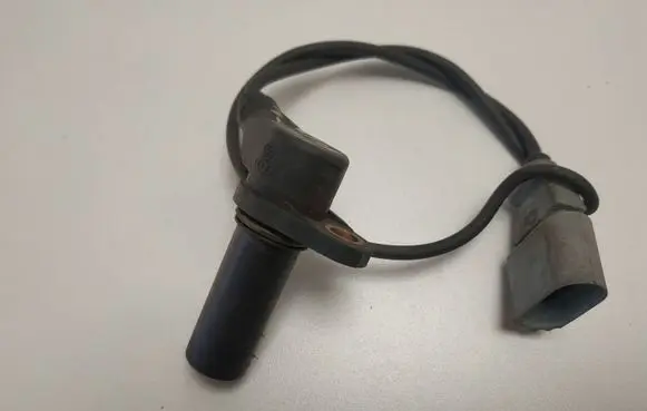 Volkswagen Golf IV Crankshaft speed sensor 038907319