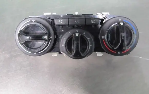 Peugeot 208 Climate control unit 96722483ZD E1063173 T1013332G