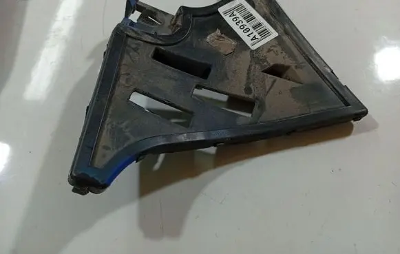 Volkswagen Polo IV 9N3 Rear bumper mounting bracket 6Q6807377
