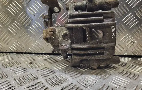 Opel Zafira A Rear brake caliper