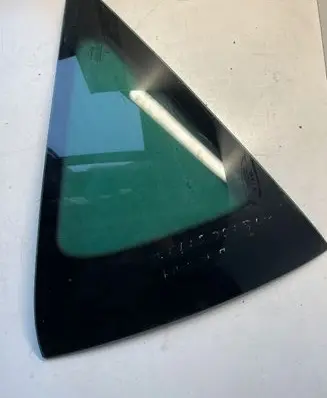 Rear door window glass