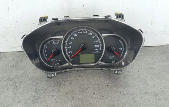 Toyota Yaris Speedometer (instrument cluster) 