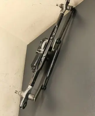 Hyundai Santa Fe Front wiper linkage and motor
