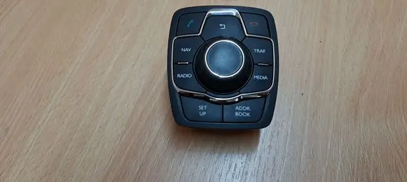 Head unit multimedia control