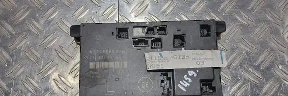 Mercedes-Benz E W211 Door control unit/module 2118200326