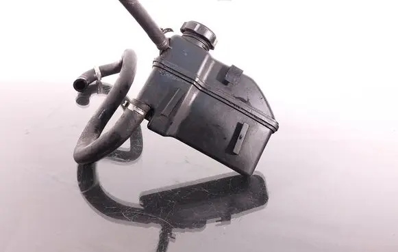 Volvo V70 Power steering fluid tank/reservoir 8649720