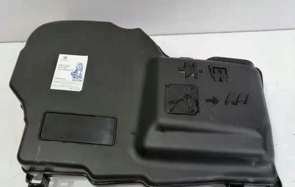 Peugeot 508 Relay mounting block 