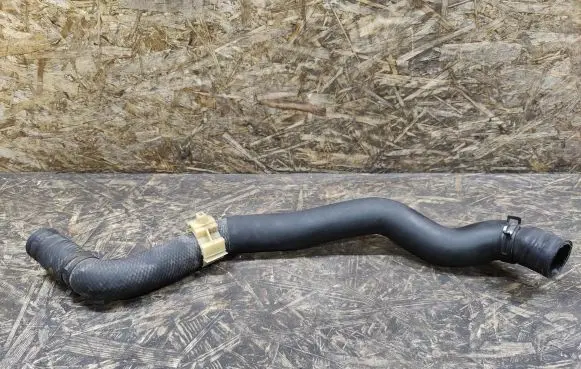 Engine coolant pipe/hose