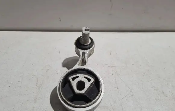 Maserati Ghibli Engine mount bracket 06700042970