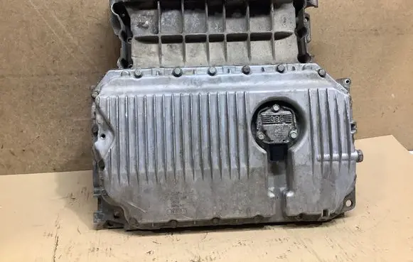 Audi A6 S6 C6 4F Oil sump 06E103603C 06E103604G