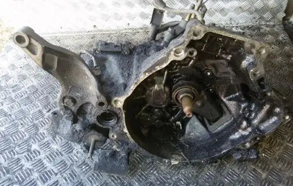 Manual 5 speed gearbox