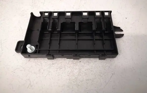BMW X1 E84 Fuse box cover 10688710