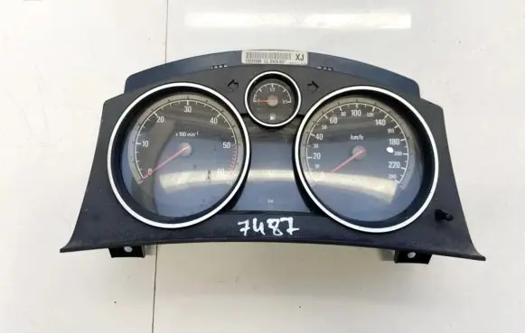 Opel Zafira B Speedometer (instrument cluster) 13225988 f010938